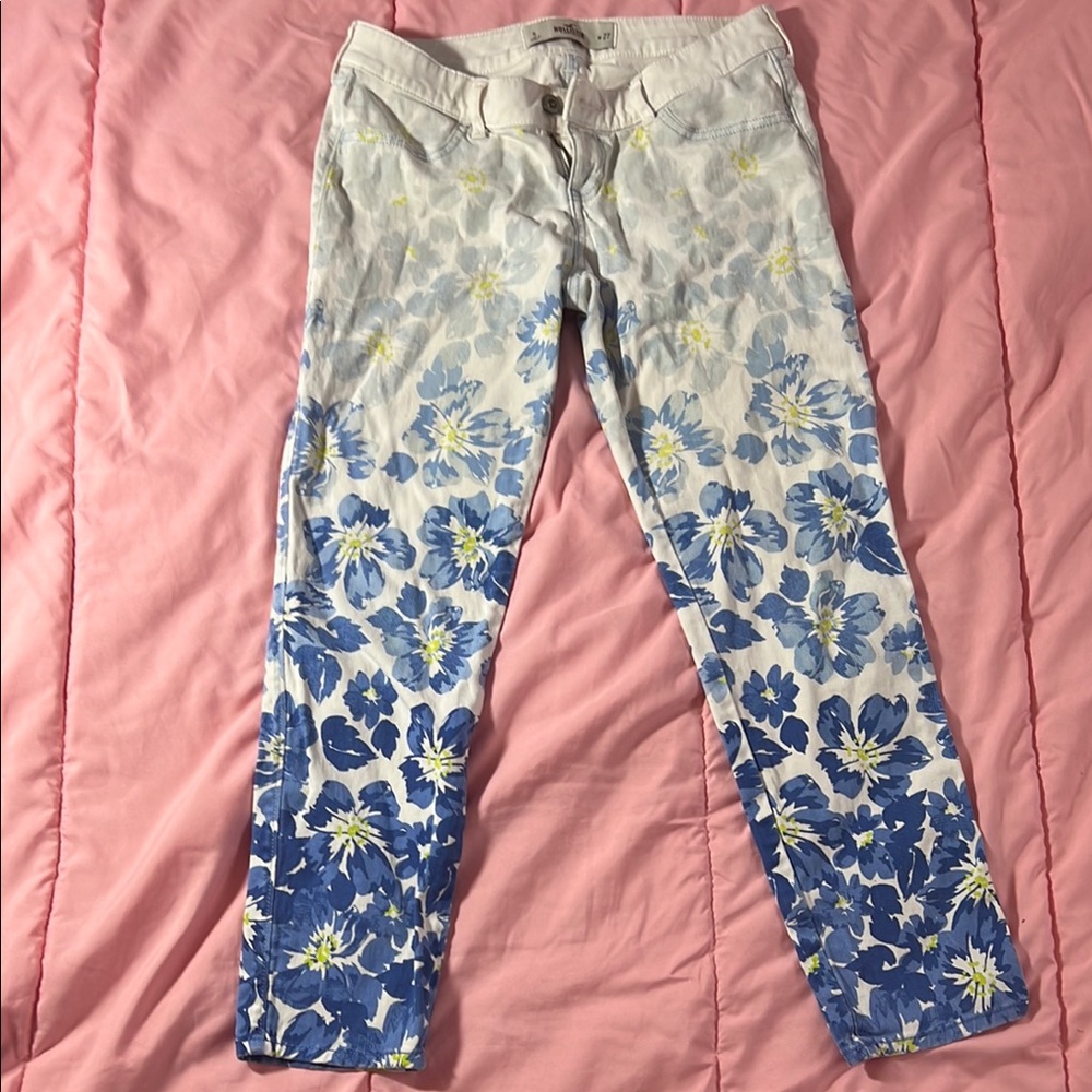 Hollister sz. 27 Blue and White Flower Floral Pants